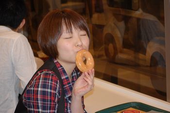 Krispy Kreme DOUGHNUTS(クリスピー・クリーム・ドーナツ」渋谷シネタワー店で映画の前後に甘い時間を!!