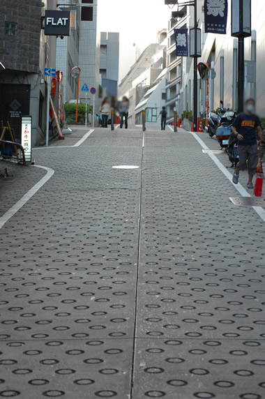 京王井頭線西口、マークシティ→アンジェリカ→シアターツタヤ坂道